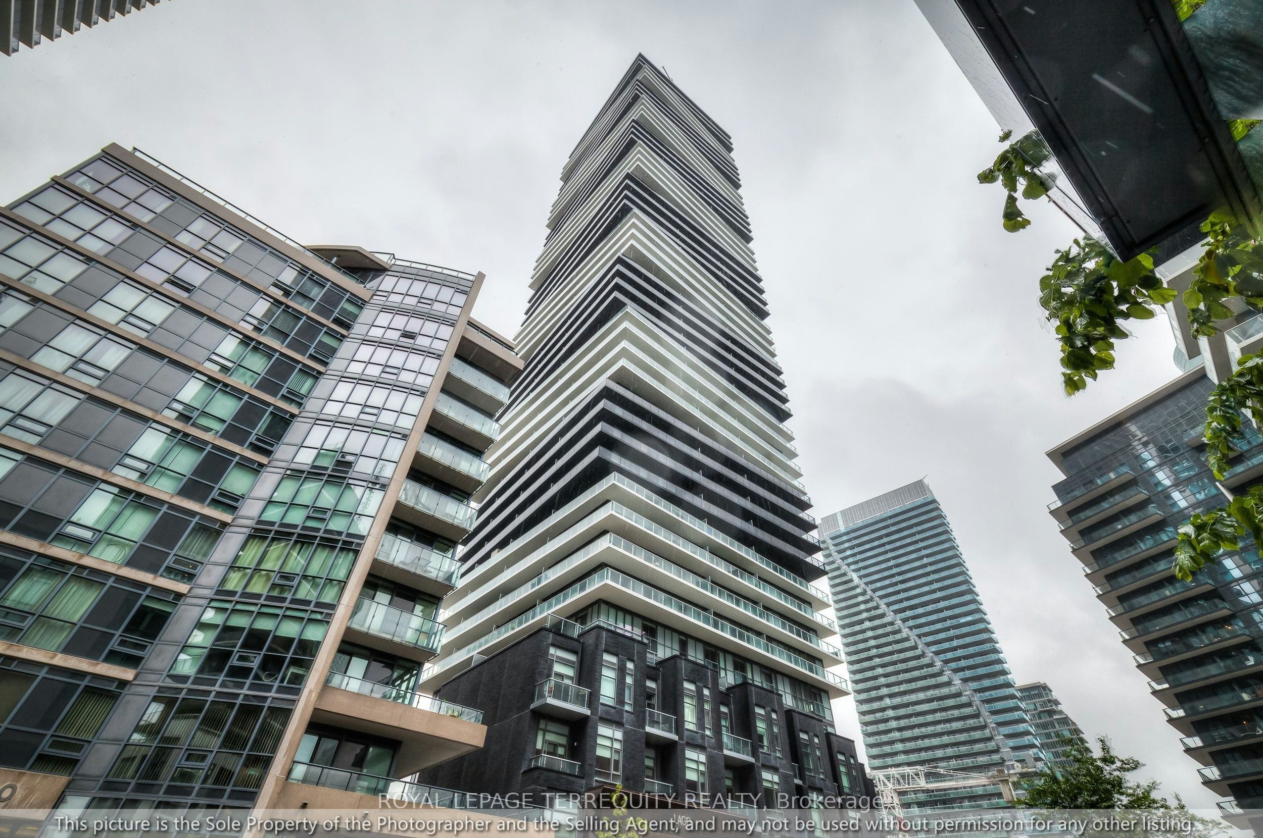 606-56 Annie Craig Drive, Toronto, ON, M8V 0C8 - 2
