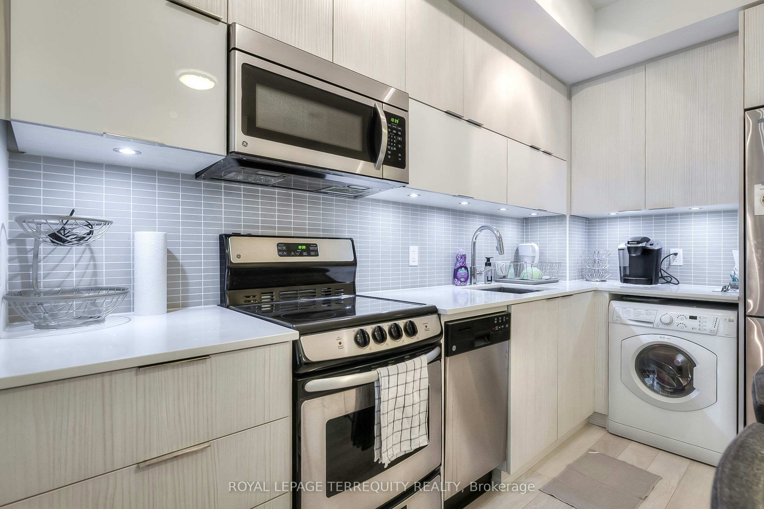 606-56 Annie Craig Drive, Toronto, ON, M8V 0C8 - 9