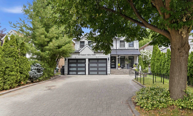 18 Pleasant Valley Place