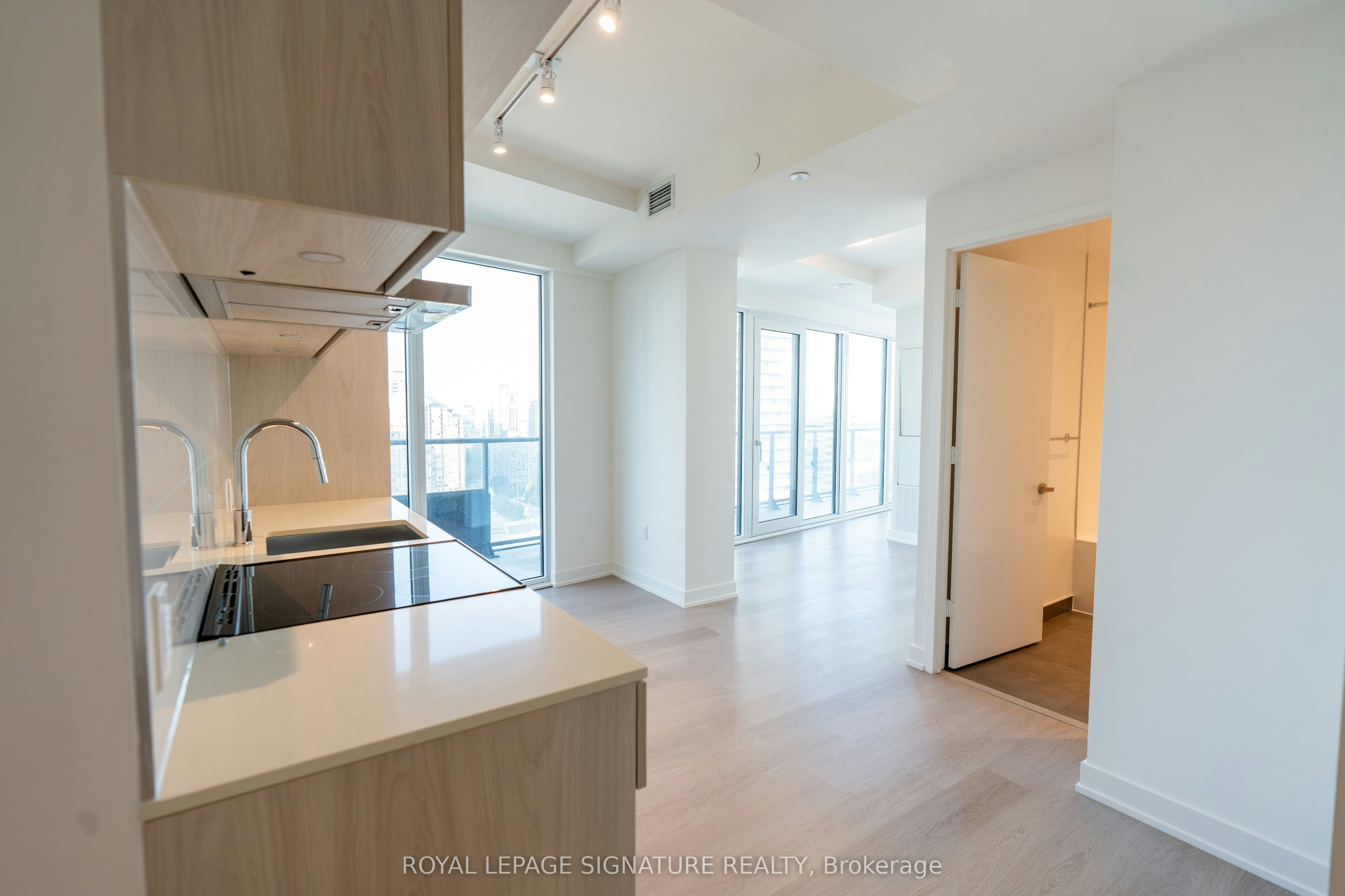 1807-448 Burnhamthorpe Road W, Mississauga, ON, L5B 0R4 - 3