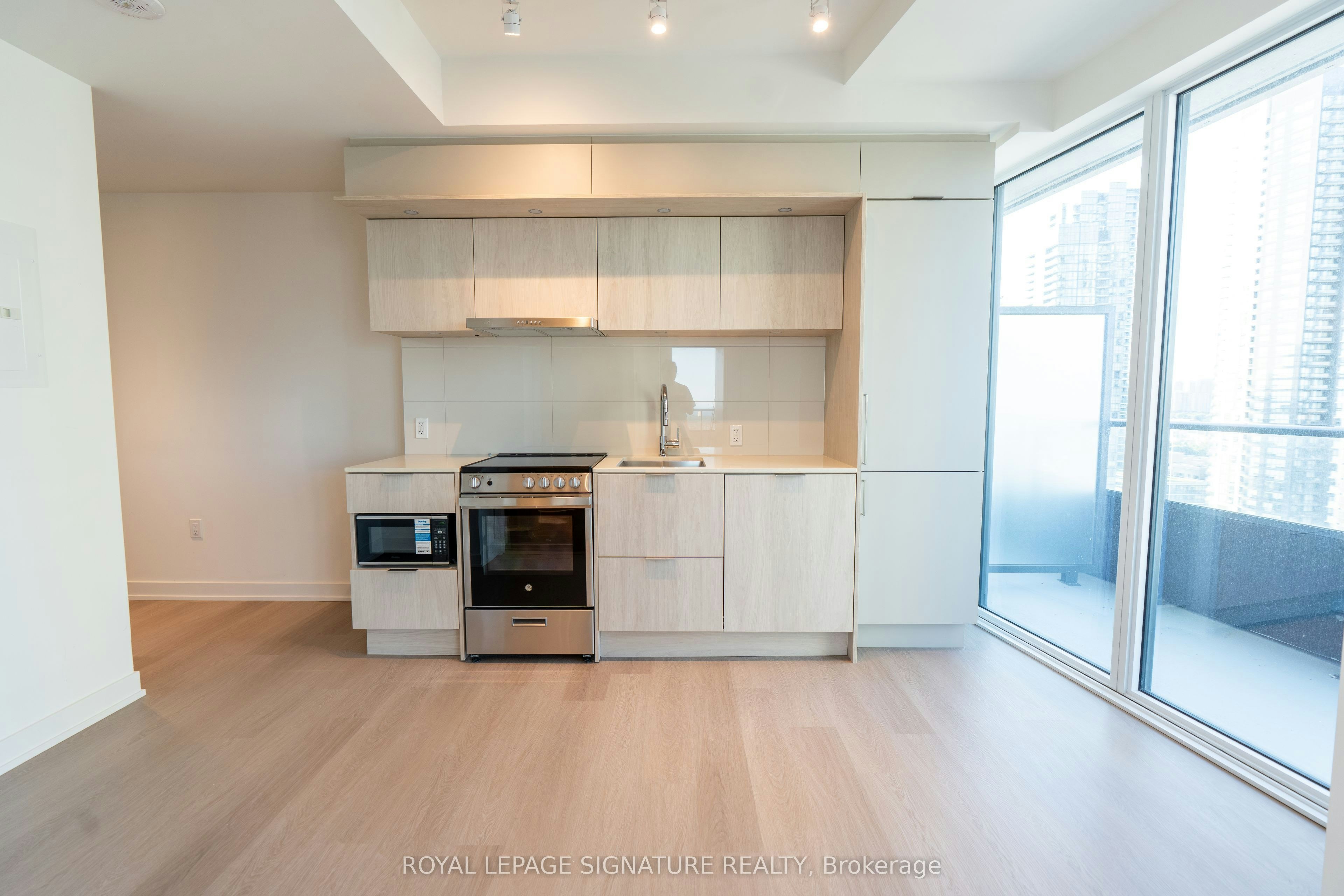 1807-448 Burnhamthorpe Road W, Mississauga, ON, L5B 0R4 - 5