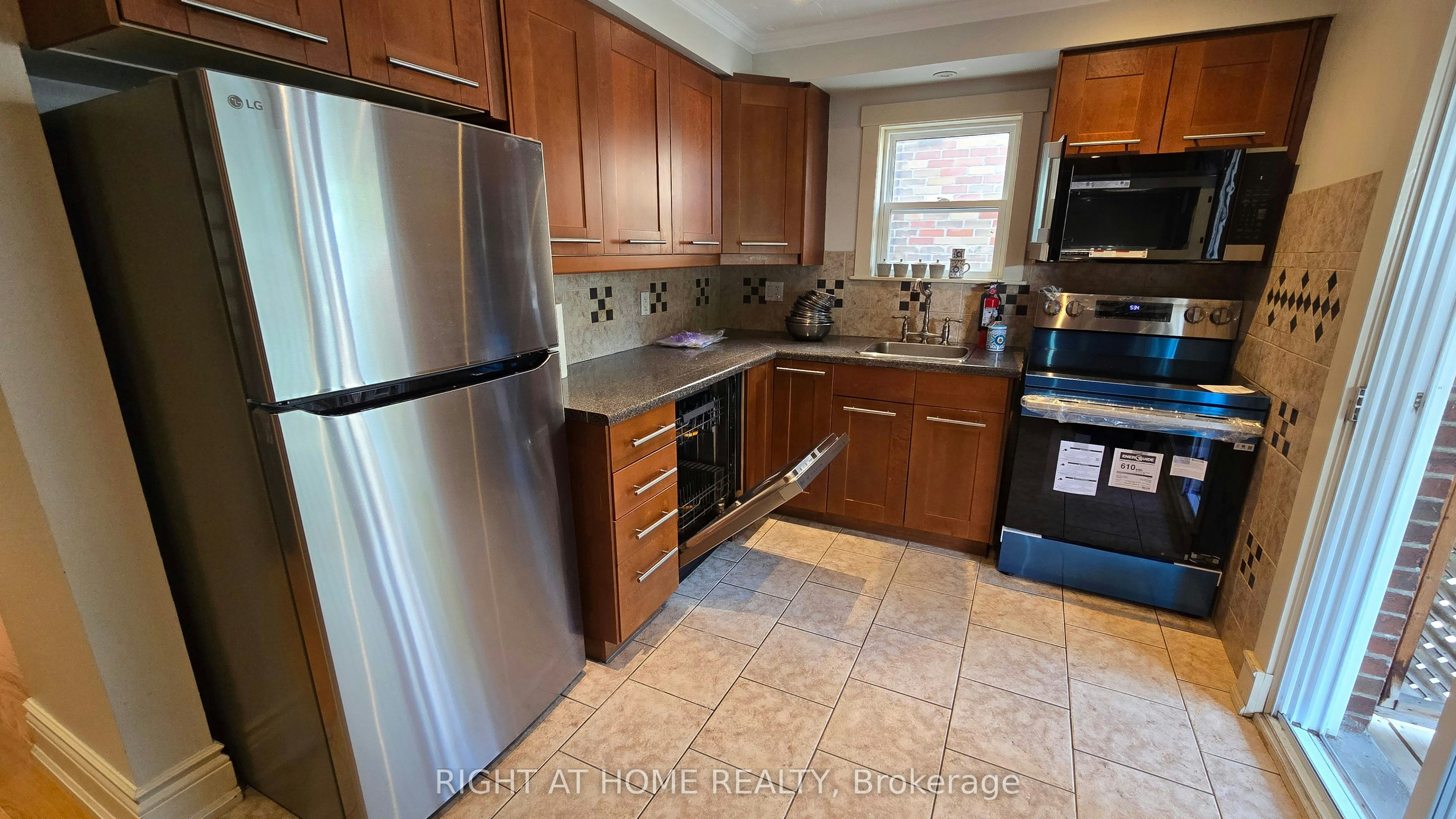43 Bowie Avenue, Toronto, ON, M6E 2P2 - 5