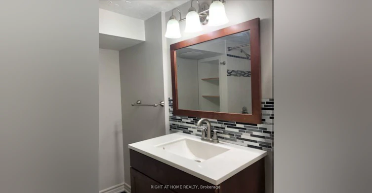 43 Bowie Avenue, Toronto, ON, M6E 2P2 - 11