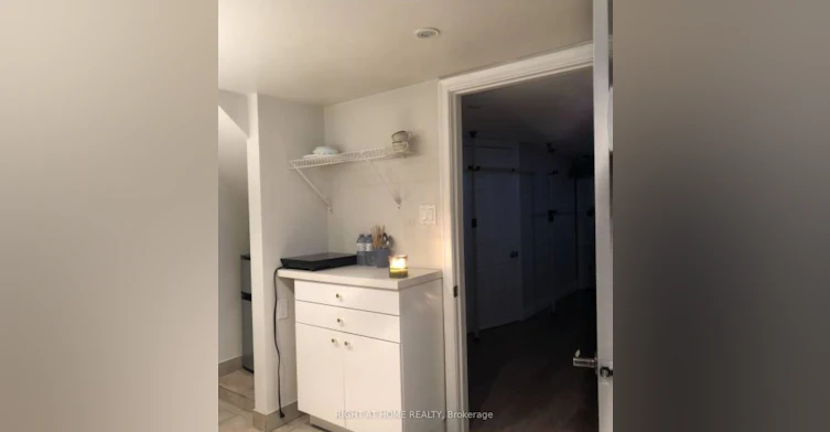 43 Bowie Avenue, Toronto, ON, M6E 2P2 - 13