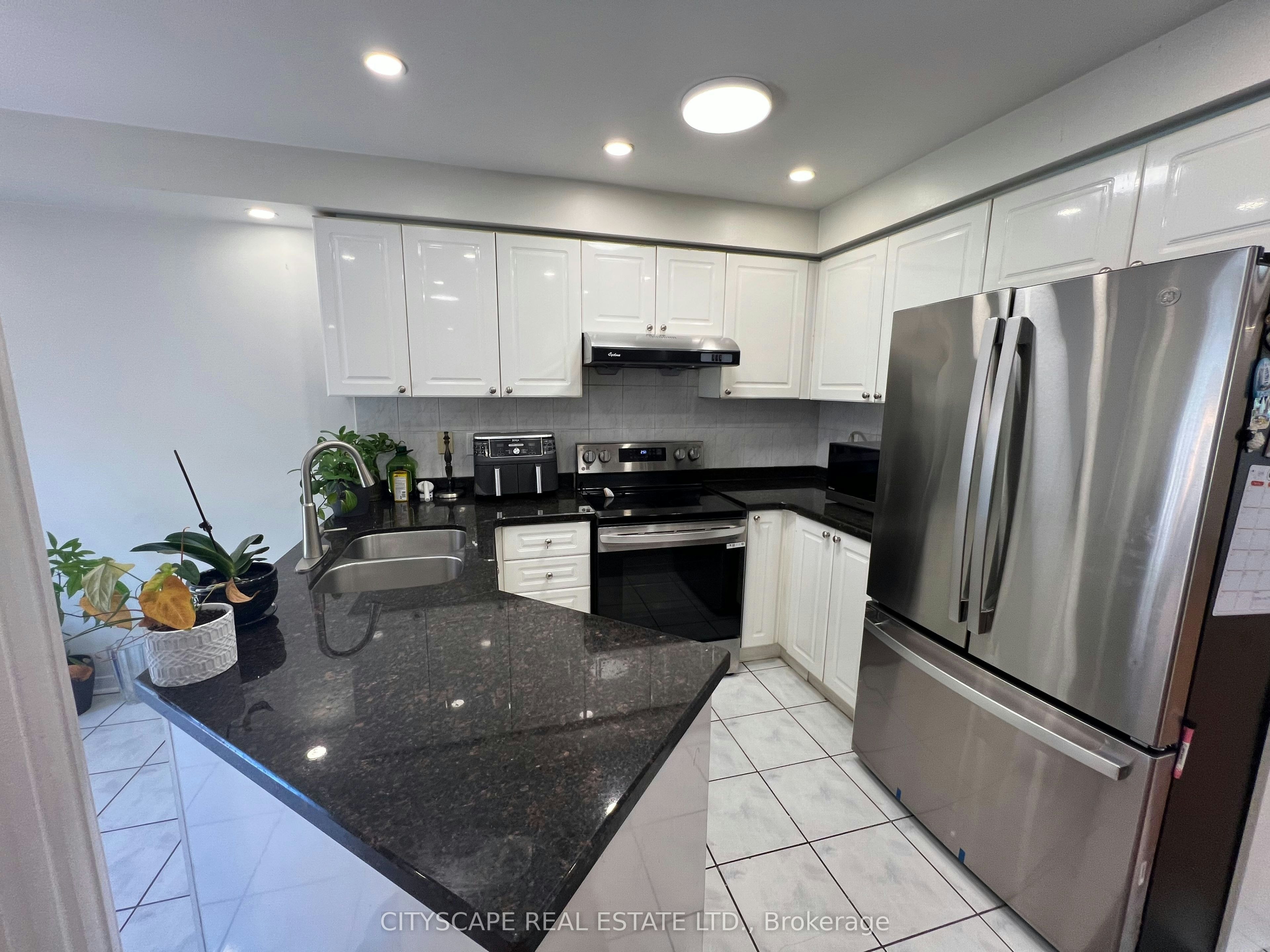 637 Dolly Bird Lane, Mississauga, ON, L5W 1G8 - 8