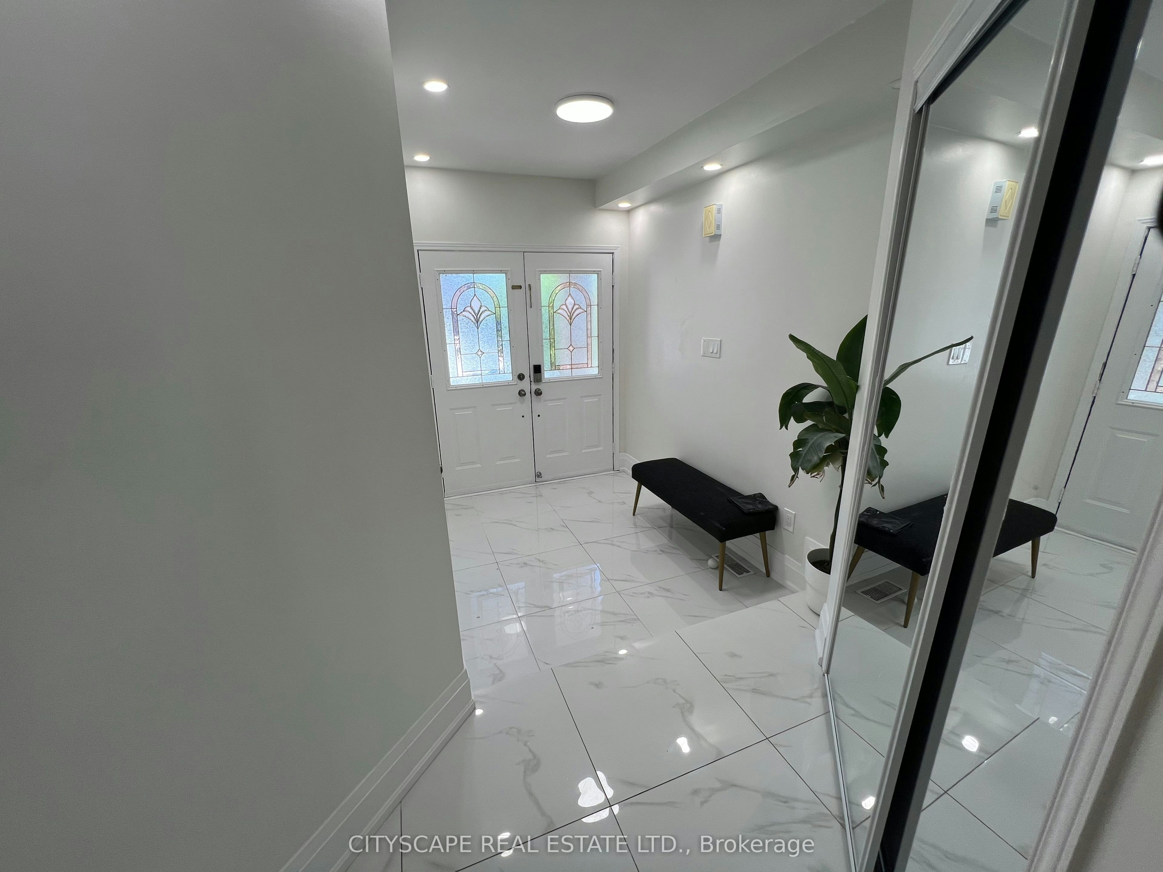 637 Dolly Bird Lane, Mississauga, ON, L5W 1G8