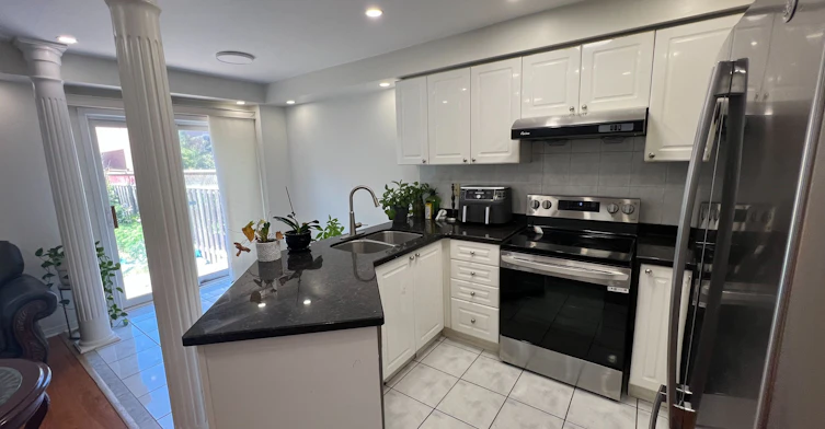 637 Dolly Bird Lane, Mississauga, ON, L5W 1G8 - 7