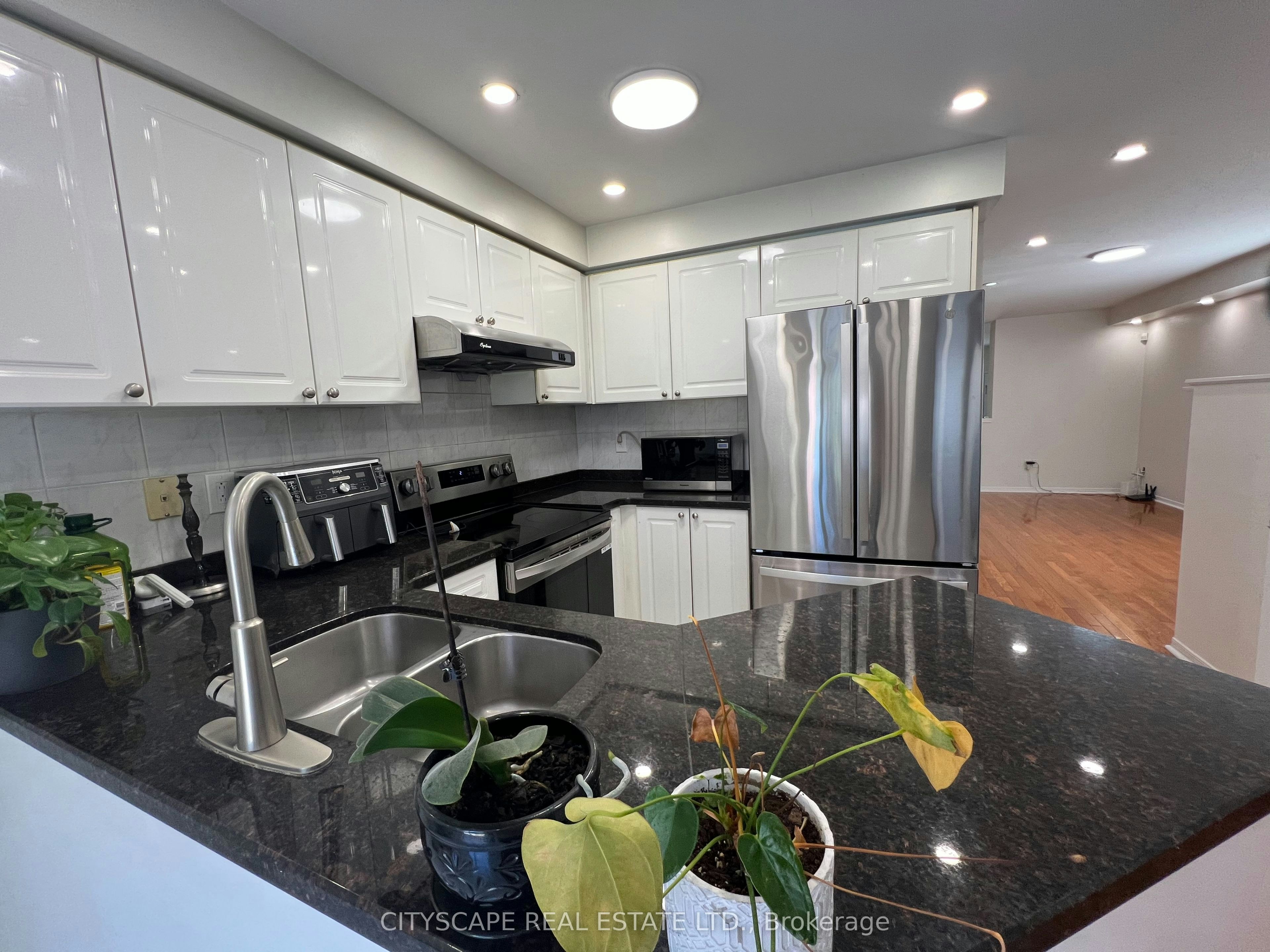 637 Dolly Bird Lane, Mississauga, ON, L5W 1G8 - 9