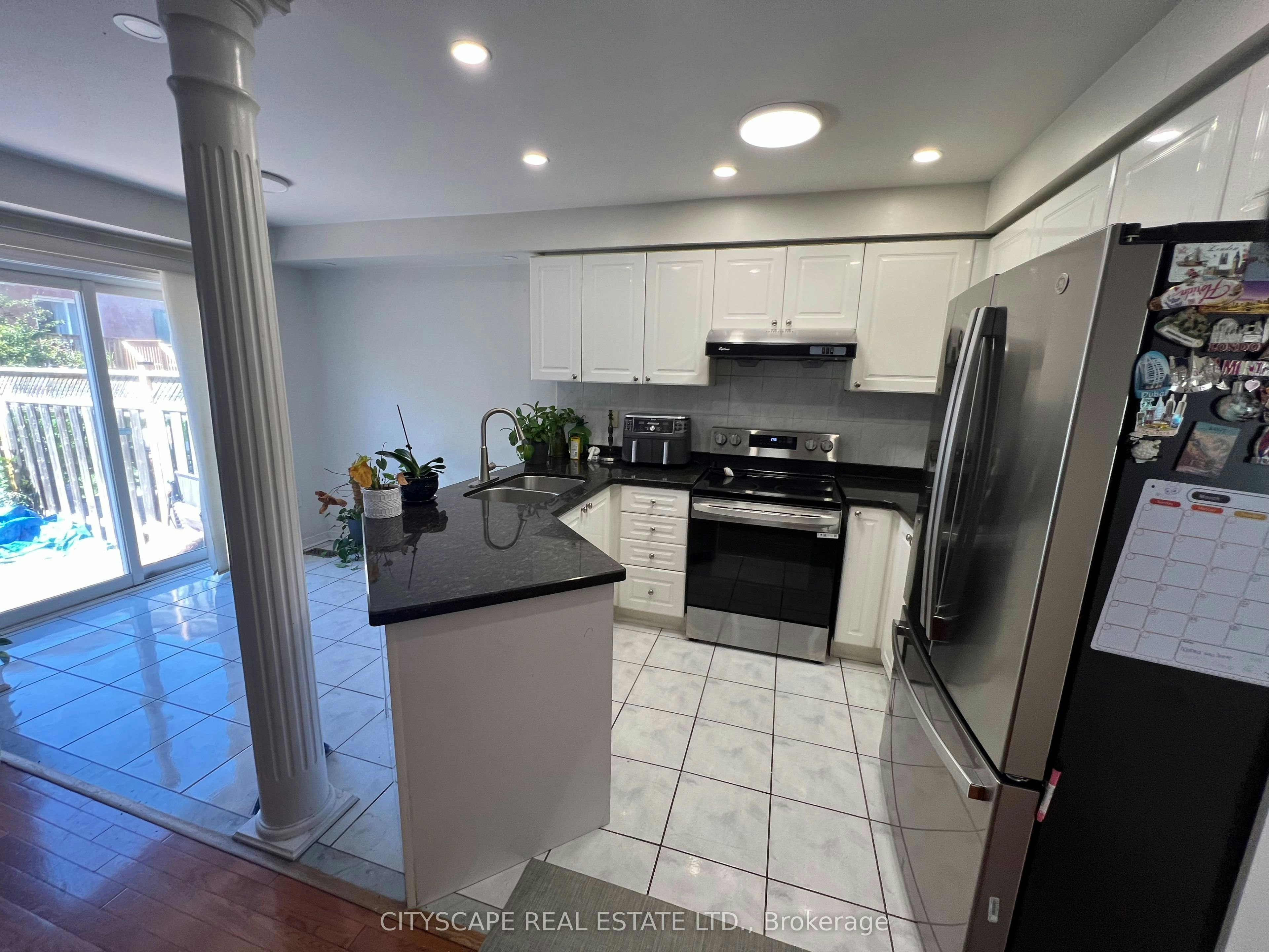 637 Dolly Bird Lane, Mississauga, ON, L5W 1G8 - 2