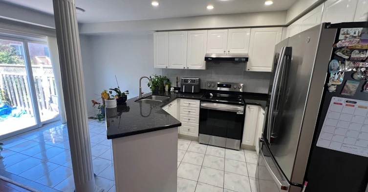 637 Dolly Bird Lane, Mississauga, ON, L5W 1G8 - 2