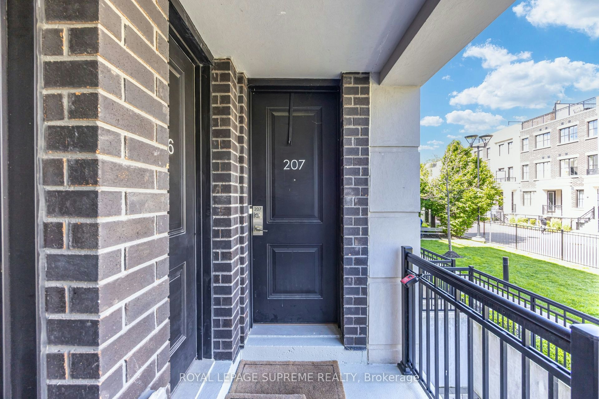 207-652 Cricklewood Drive, Mississauga, ON, L5G 0A5 - 3