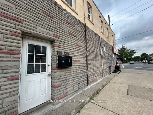 A-88 Uxbridge Avenue, Toronto, ON, M6N 2Y2