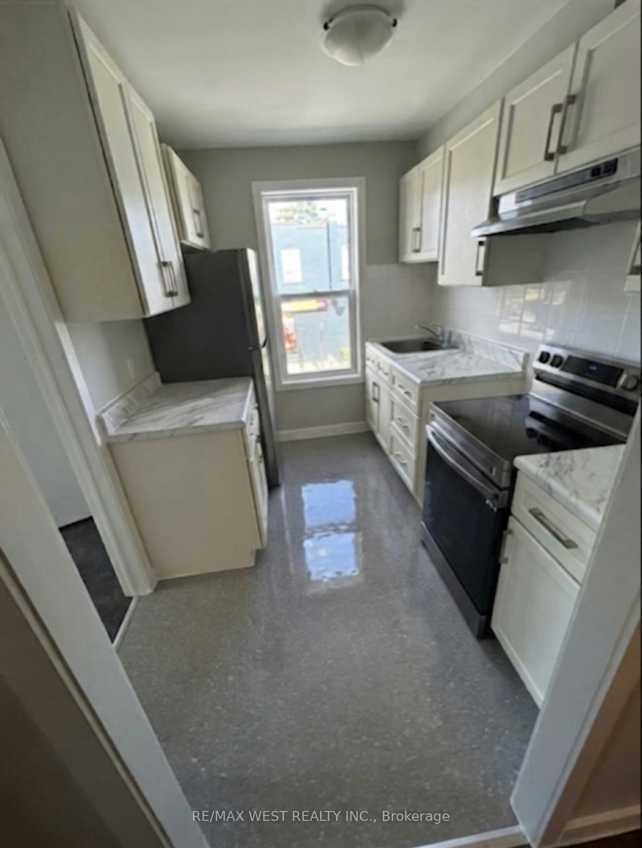 A-88 Uxbridge Avenue, Toronto, ON, M6N 2Y2 - 7