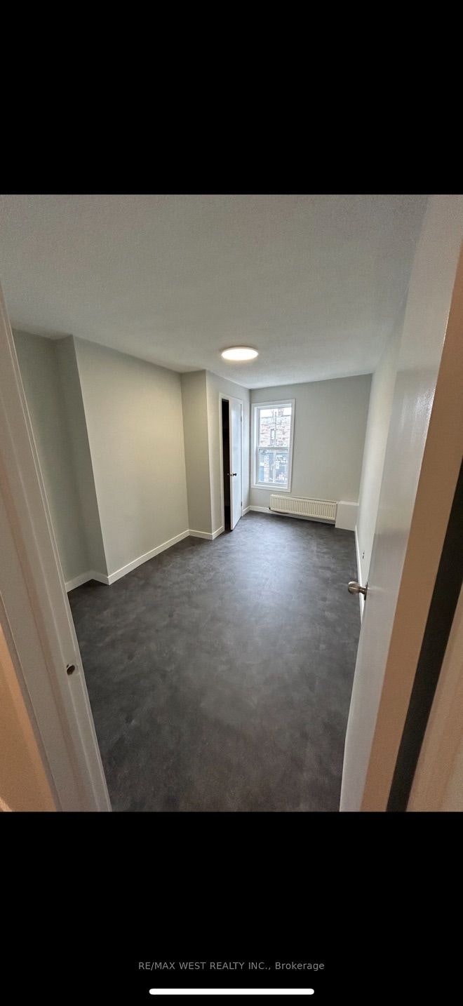A-88 Uxbridge Avenue, Toronto, ON, M6N 2Y2 - 4