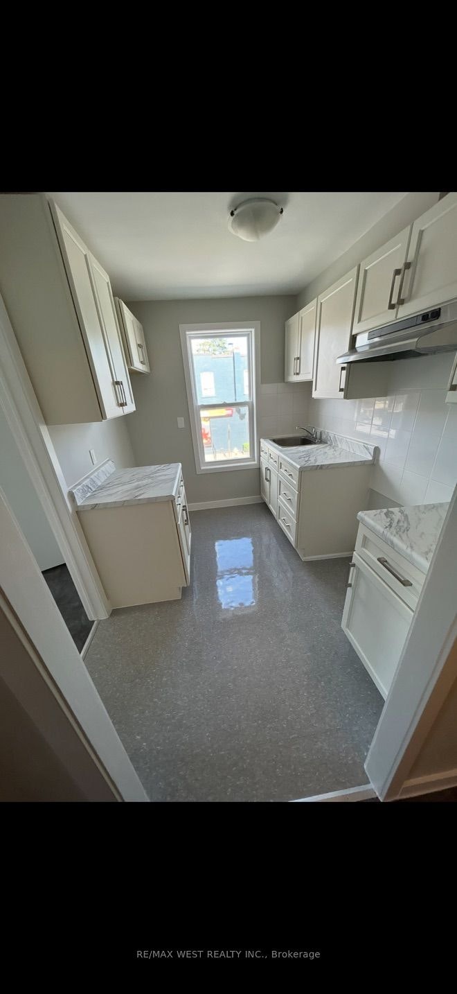 A-88 Uxbridge Avenue, Toronto, ON, M6N 2Y2 - 6