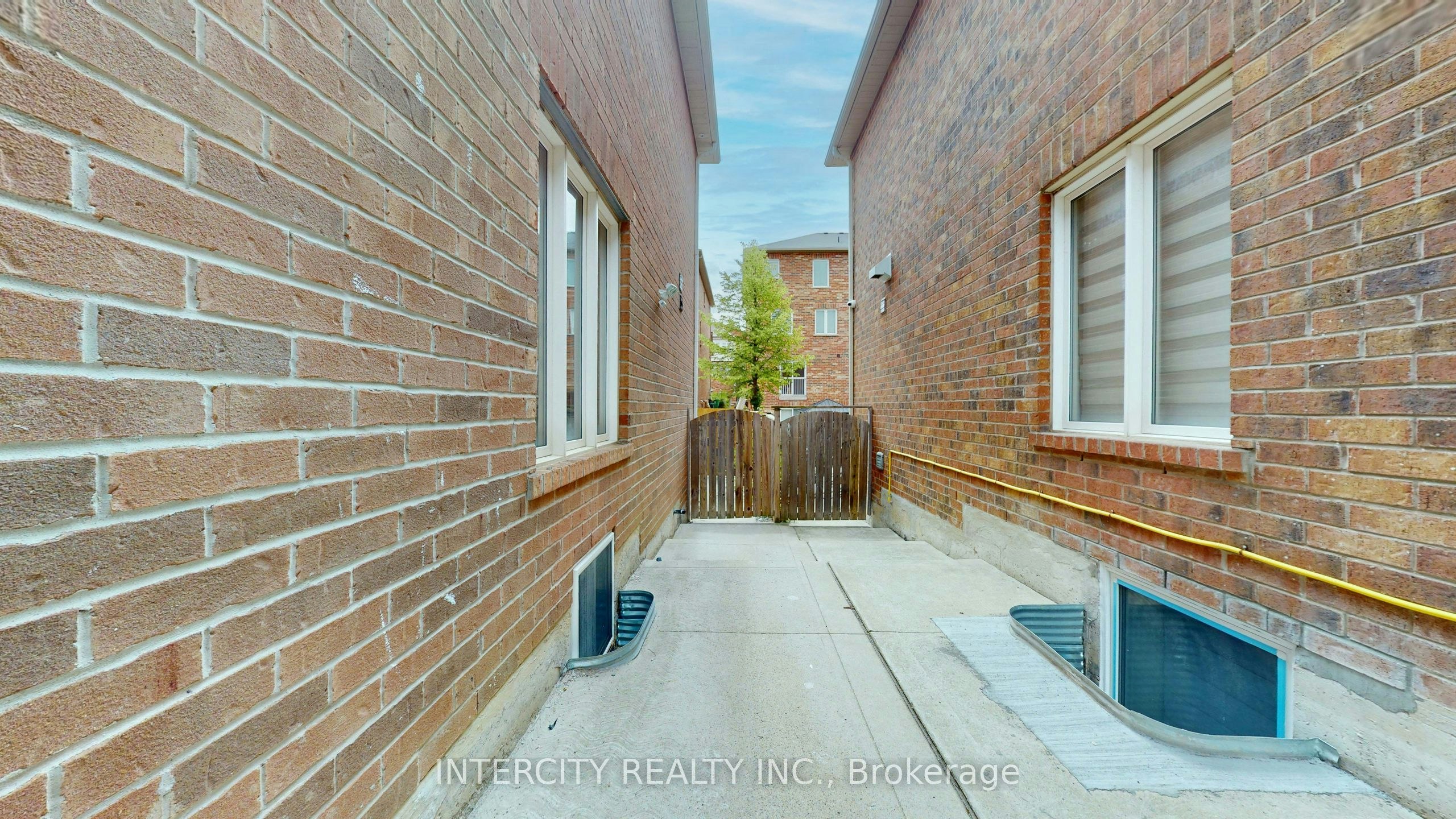 Lower-392 Derrydale Drive, Mississauga, ON, L5W 0E1 - 3