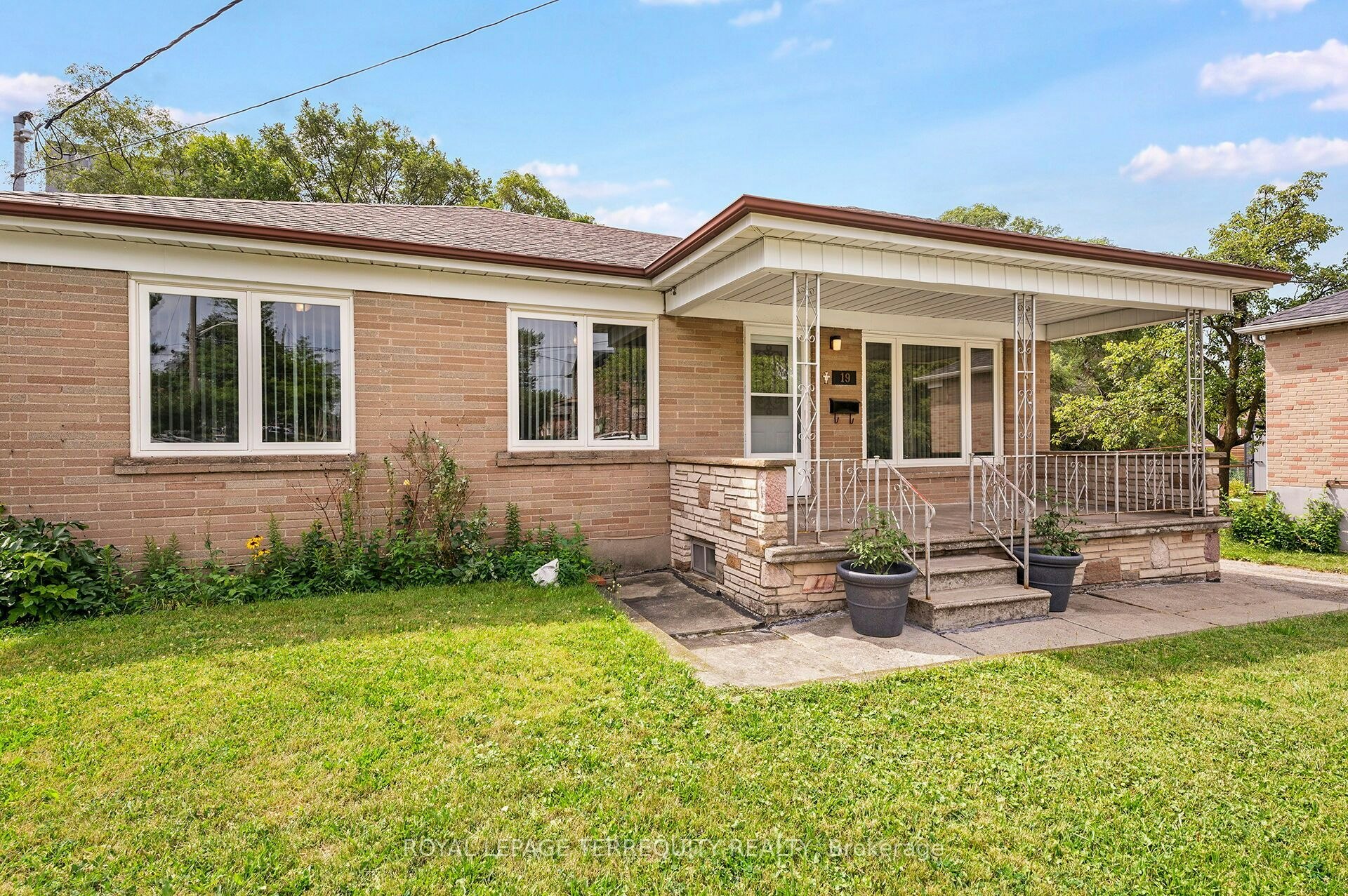 19 Battersea Crescent, Toronto, ON, M6L 1G7