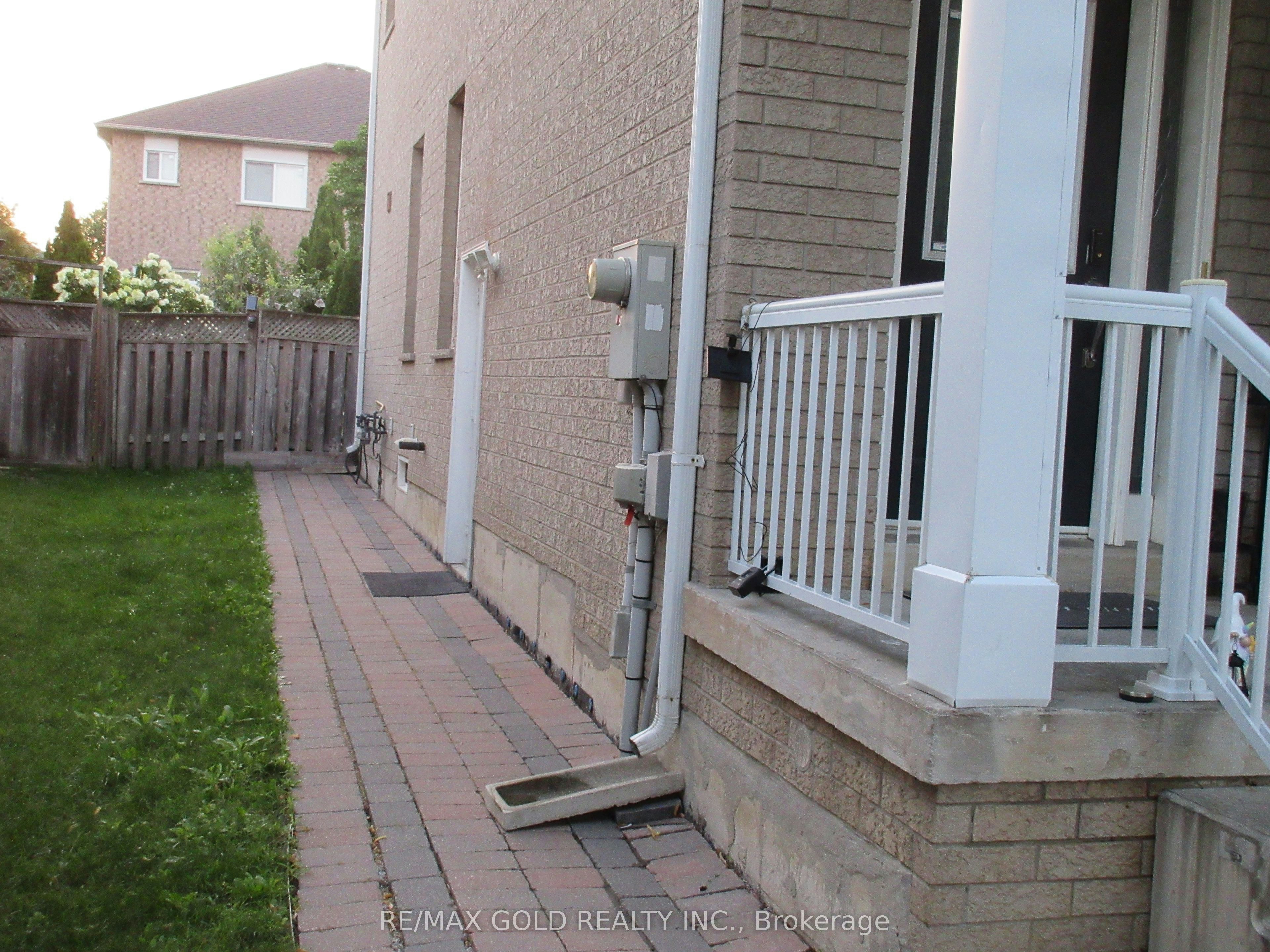 5687 Passion Flower Boulevard, Mississauga, ON, L5M 7E7 - 2