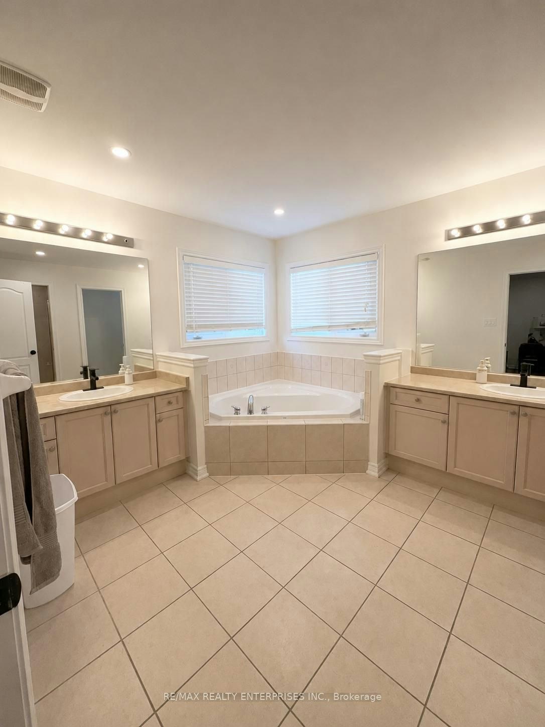 250 Admiral Drive, Oakville, ON, L6L 0B9 - 14