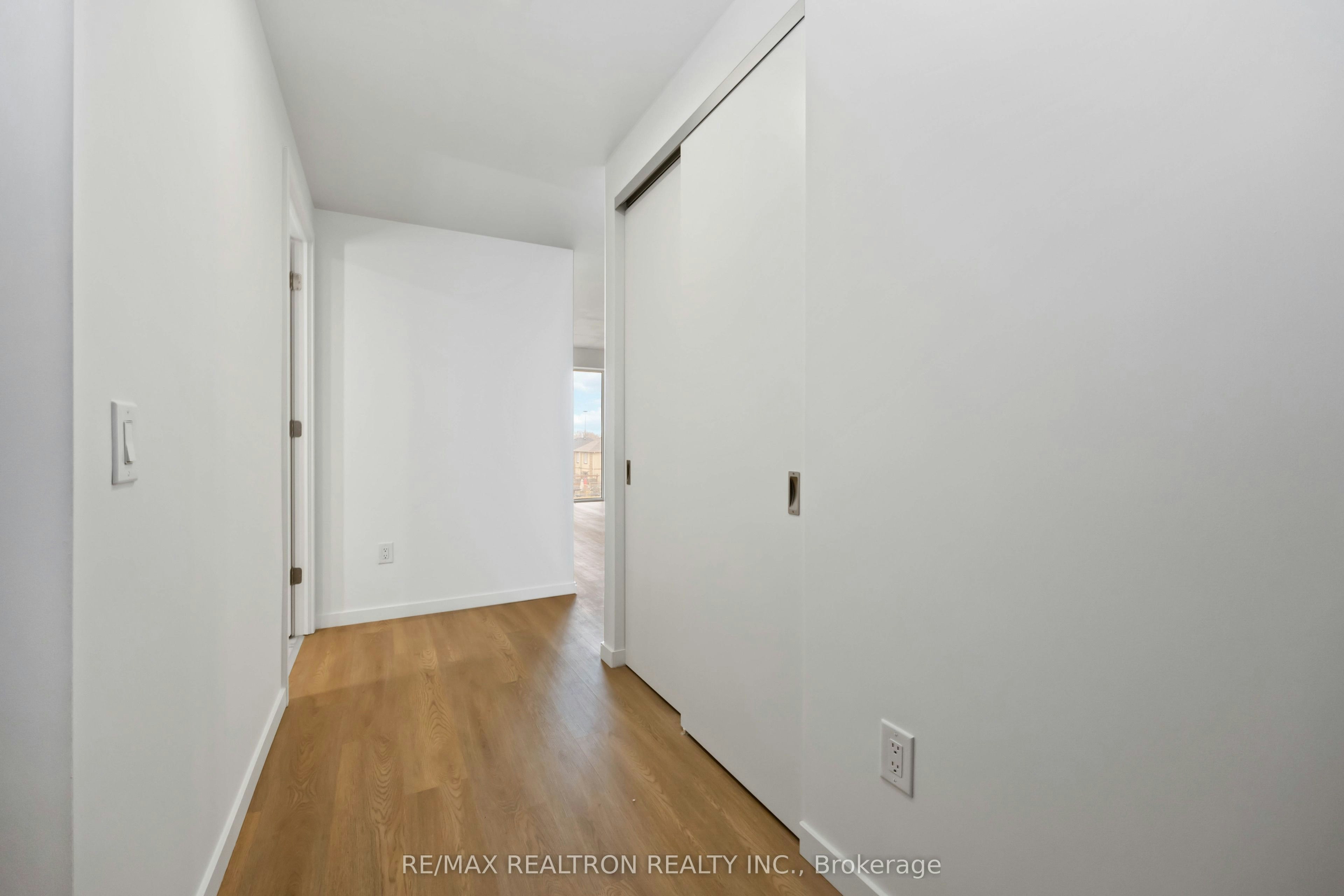 689 The Queensway N/A, Toronto, ON, M8Y 0C9 - 4