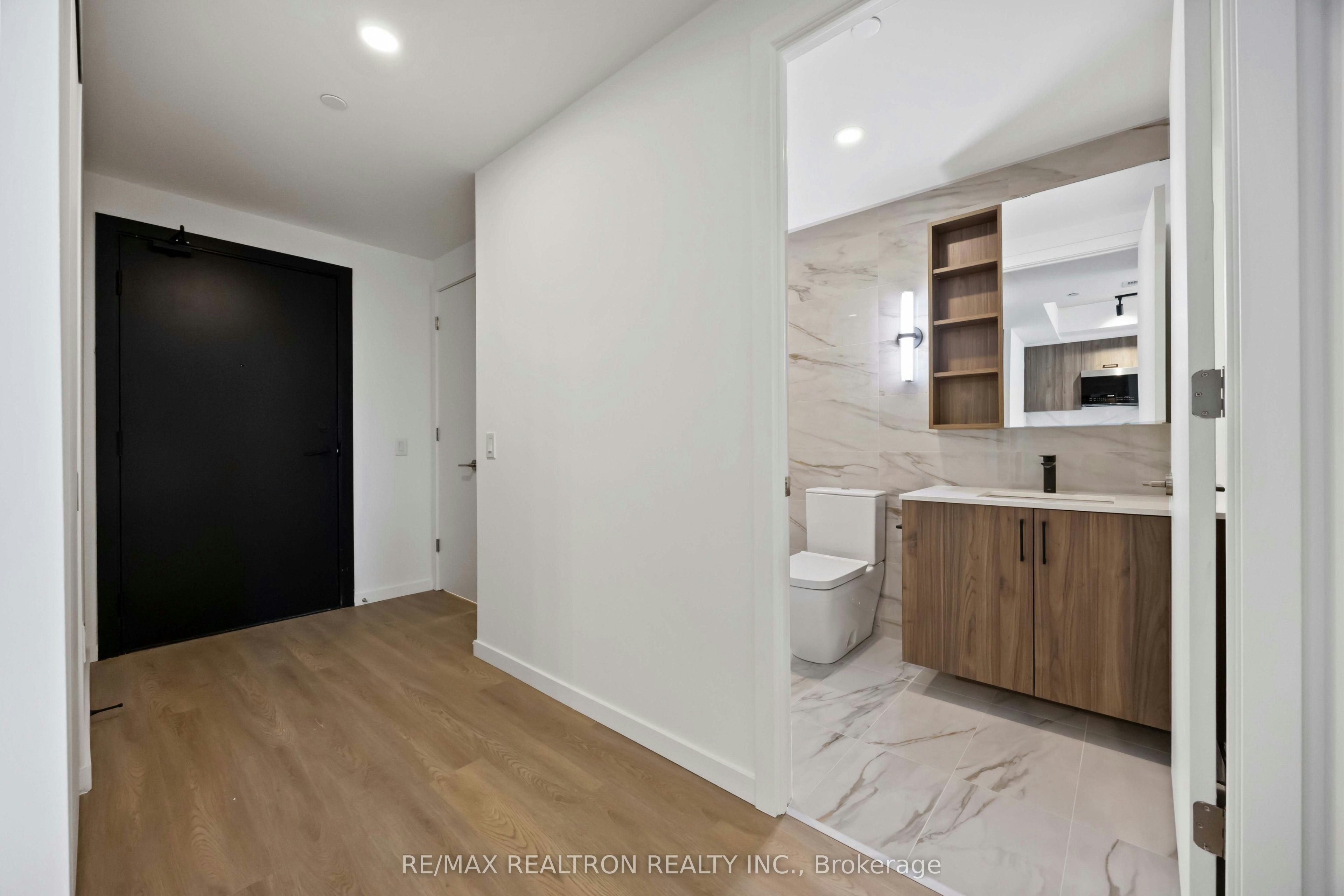 689 The Queensway N/A, Toronto, ON, M8Y 0C9 - 2
