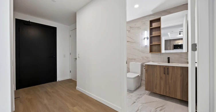 689 The Queensway N/A, Toronto, ON, M8Y 0C9 - 2