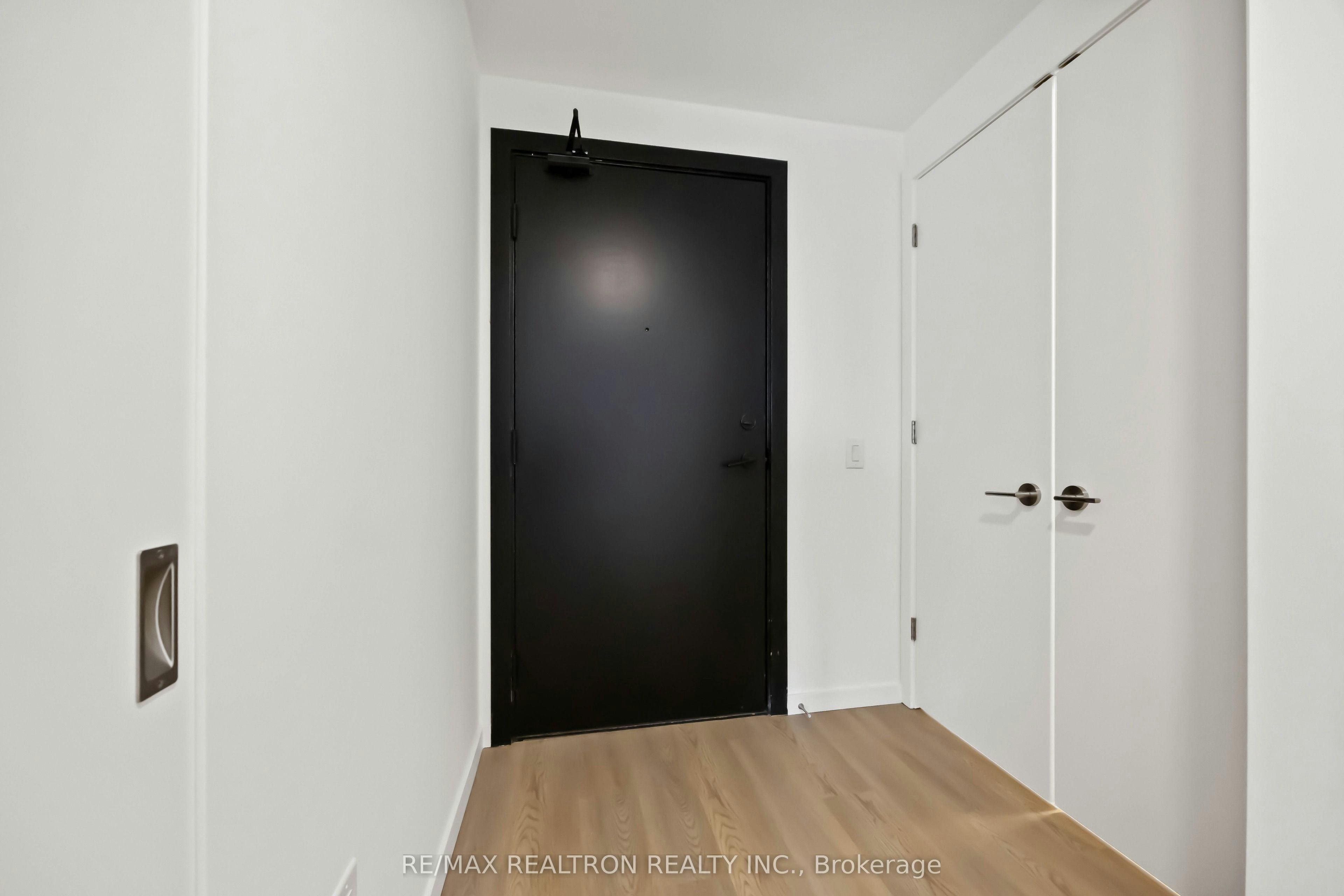 689 The Queensway N/A, Toronto, ON, M8Y 0C9 - 3