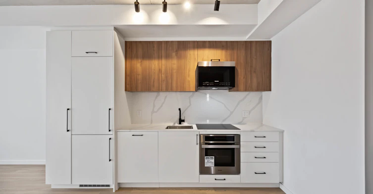 689 The Queensway N/A, Toronto, ON, M8Y 0C9 - 8