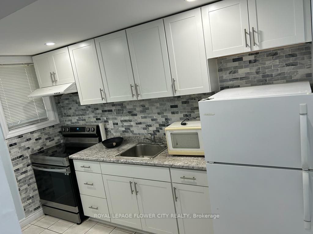 Bsmt-4 Lascelles Blvd Drive, Brampton, ON, L6S 3T3 - 2