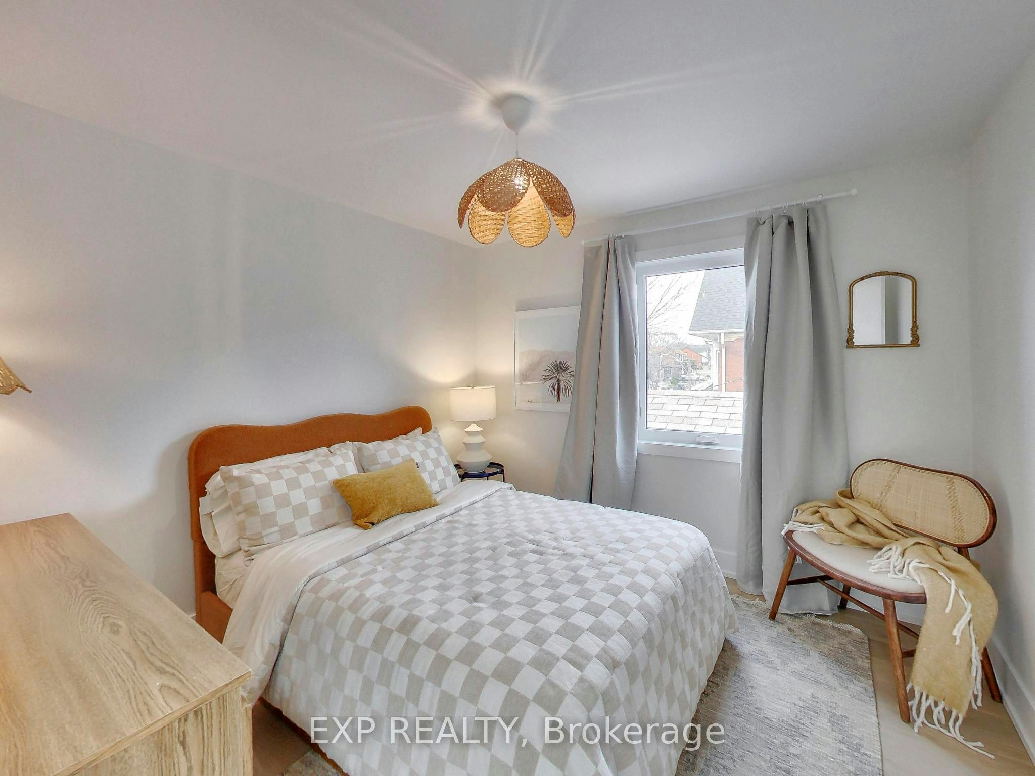 37 Gilbert Avenue, Toronto, ON, M6E 4W2 - 17