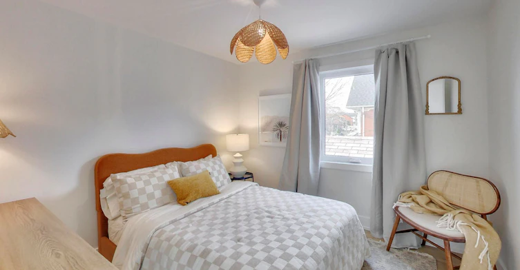 37 Gilbert Avenue, Toronto, ON, M6E 4W2 - 17