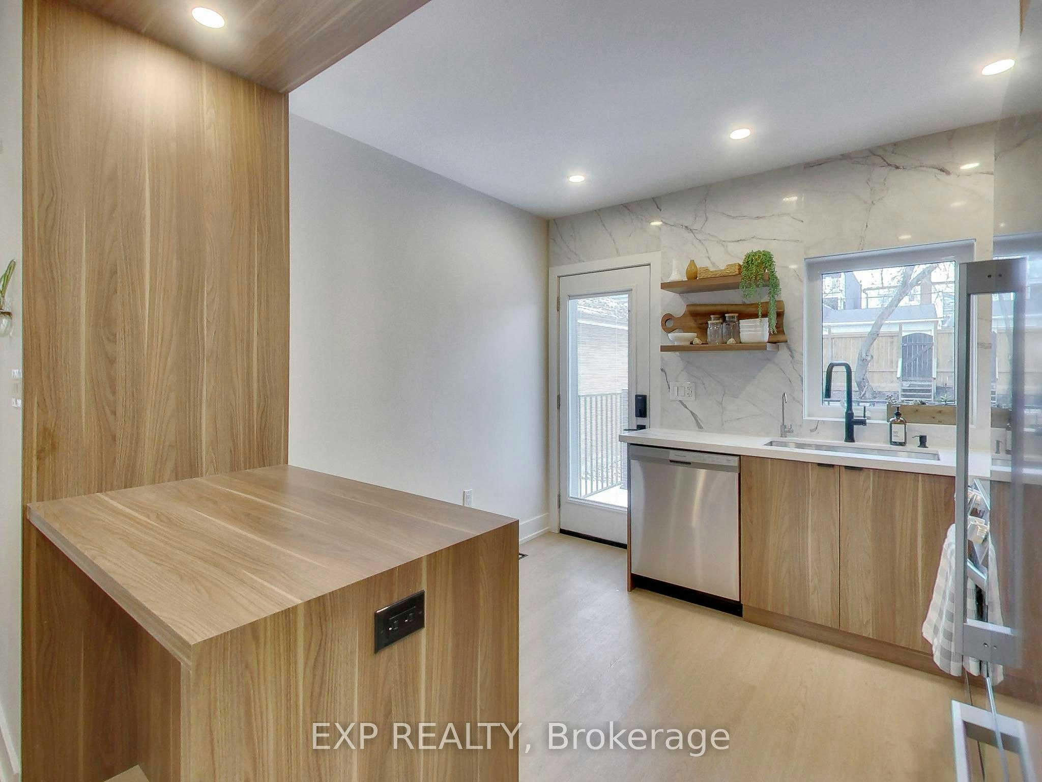 37 Gilbert Avenue, Toronto, ON, M6E 4W2 - 8