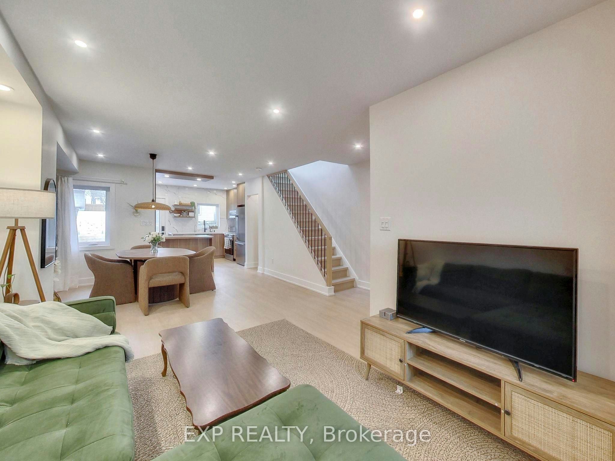 37 Gilbert Avenue, Toronto, ON, M6E 4W2 - 6