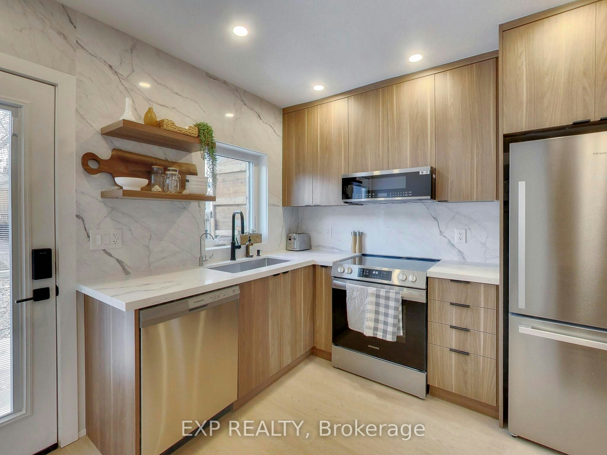 37 Gilbert Avenue, Toronto, ON, M6E 4W2 - 9