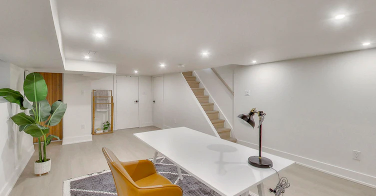 37 Gilbert Avenue, Toronto, ON, M6E 4W2 - 21