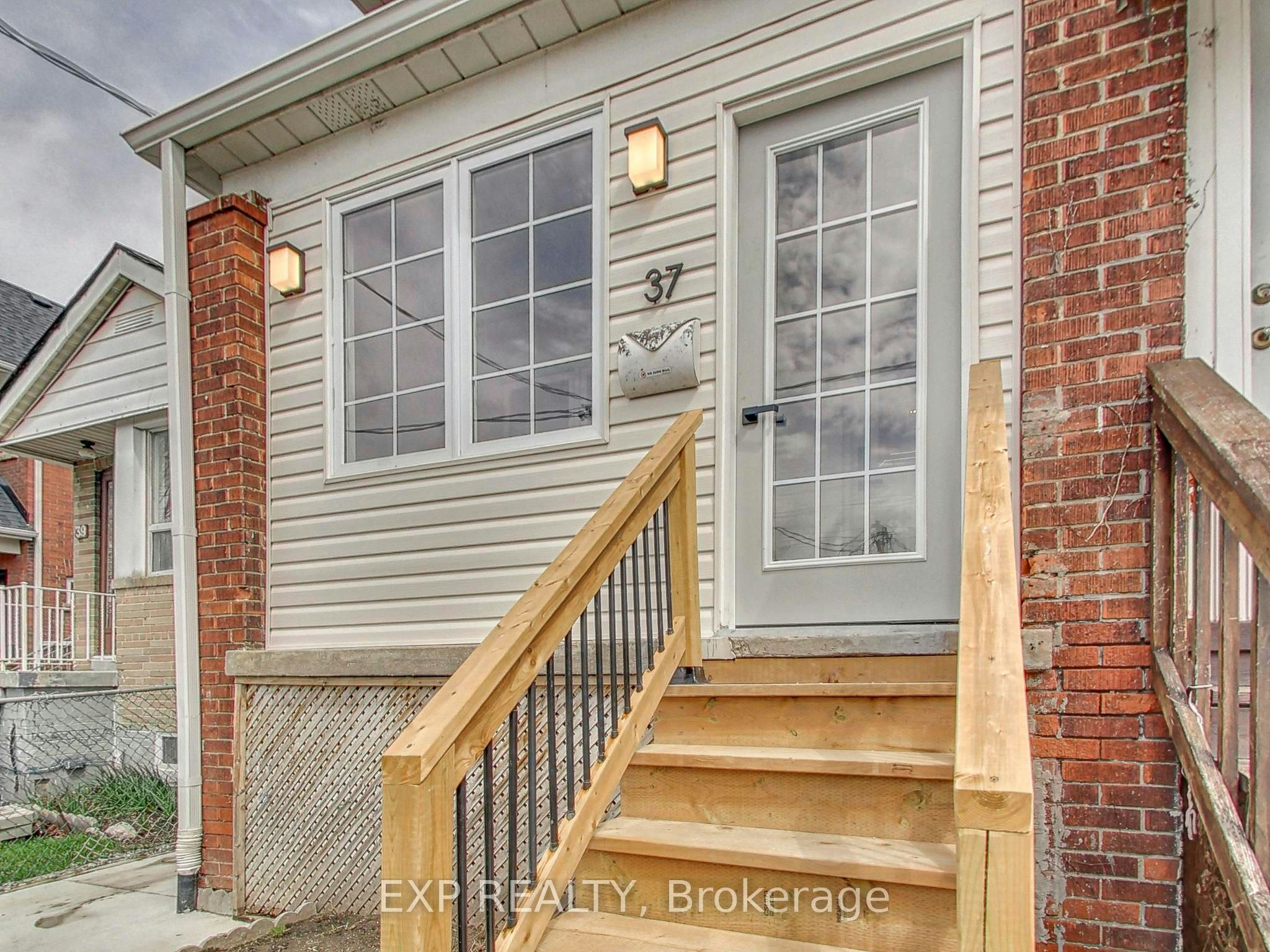 37 Gilbert Avenue, Toronto, ON, M6E 4W2 - 2