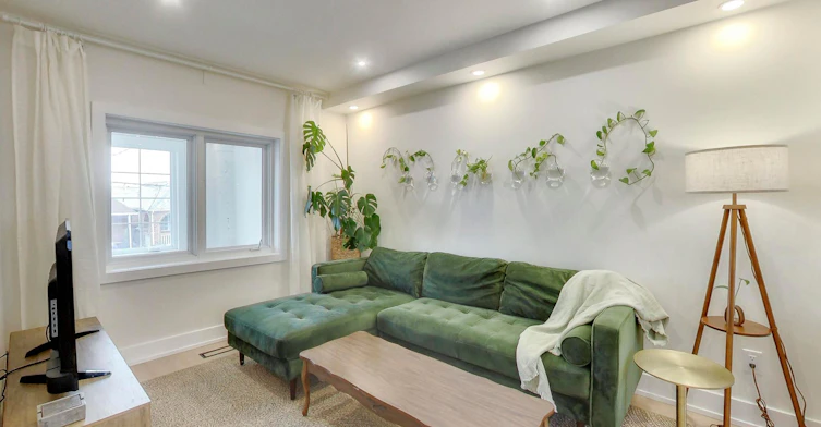 37 Gilbert Avenue, Toronto, ON, M6E 4W2 - 5