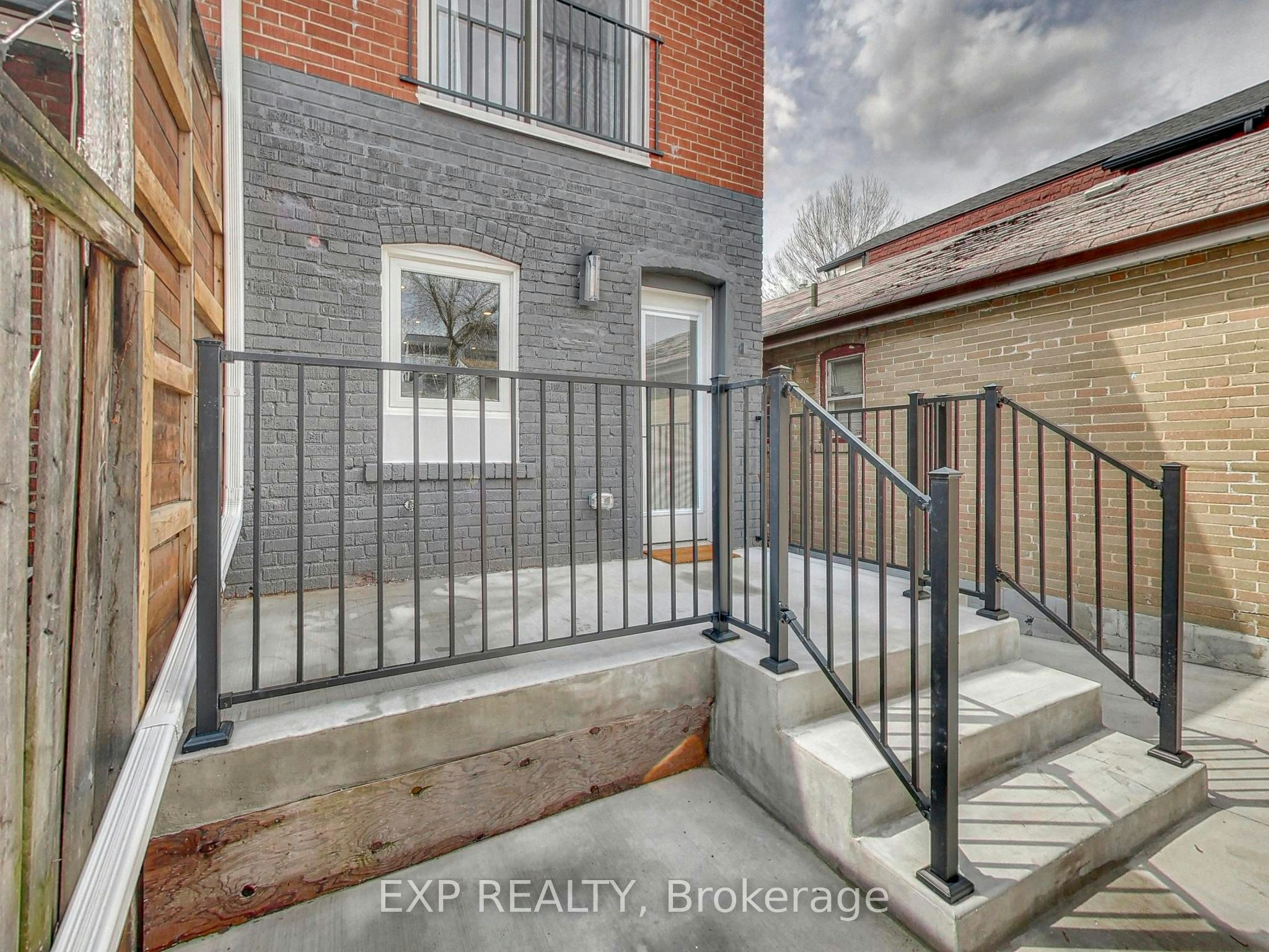 37 Gilbert Avenue, Toronto, ON, M6E 4W2 - 25