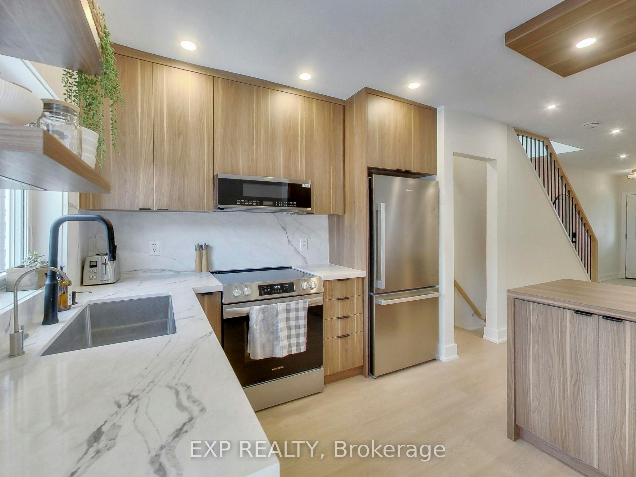 37 Gilbert Avenue, Toronto, ON, M6E 4W2 - 10
