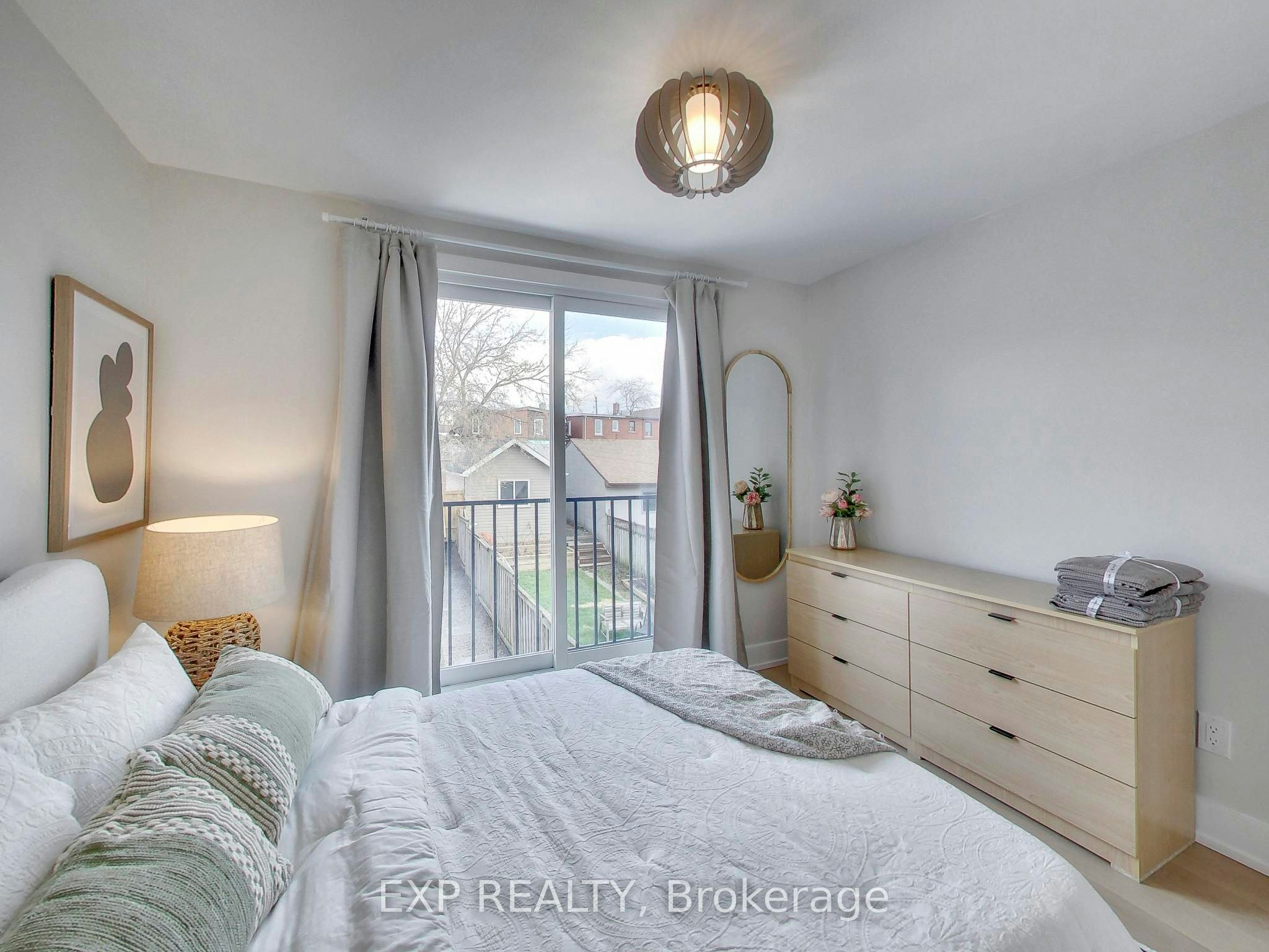 37 Gilbert Avenue, Toronto, ON, M6E 4W2 - 16