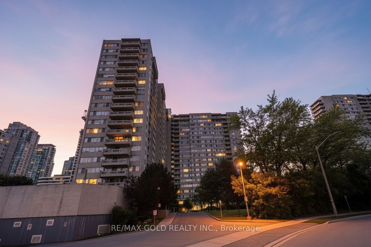 1913-3590 Kaneff Crescent, Mississauga, ON, L5A 3X3