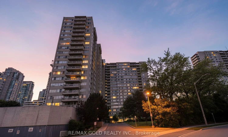 1913-3590 Kaneff Crescent