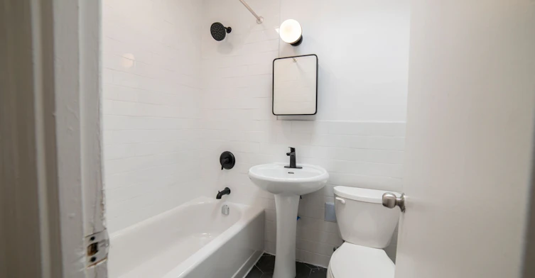 1-1980 Eglinton Avenue W, Toronto, ON, M6E 2J9 - 12