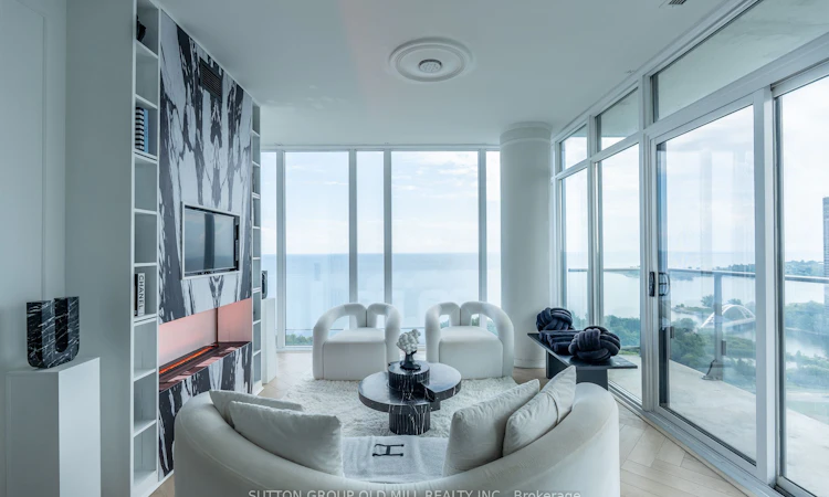 2505-103 The Queensway N/A