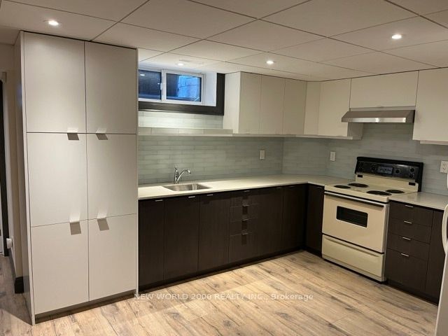 Unit 2-21 Flamingo Crescent, Toronto, ON, M6M 4E9 - 2