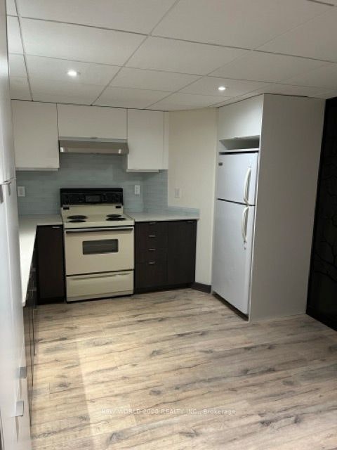 Unit 2-21 Flamingo Crescent, Toronto, ON, M6M 4E9 - 3