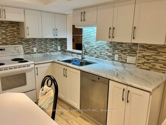 Unit 1-21 Flamingo Crescent, Toronto, ON, M6M 4E9 - 3