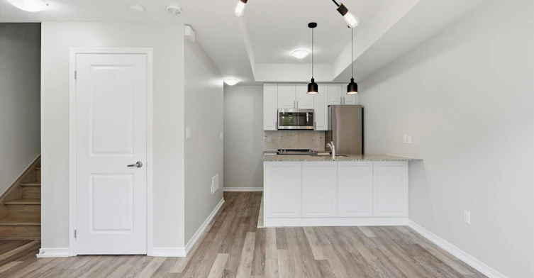 58-28 Fieldway Road, Toronto, ON, M8Z 0E3 - 3
