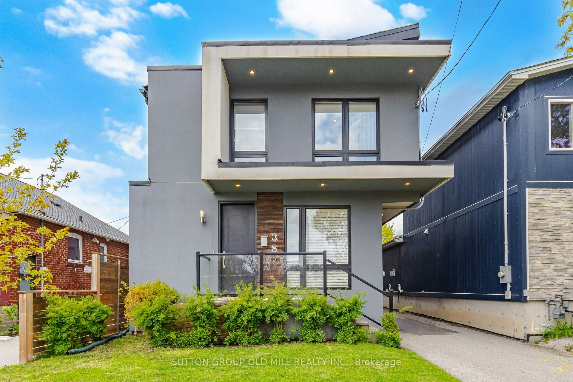 38 Algoma Street, Toronto, ON, M8Y 1C3