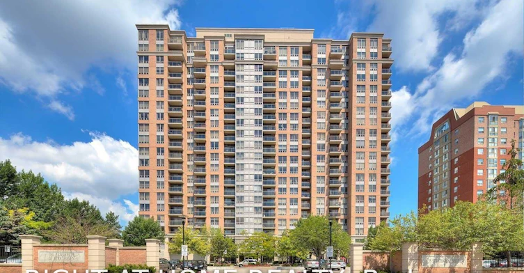 1808-55 Strathaven Drive, Mississauga, ON, L5R 4G9